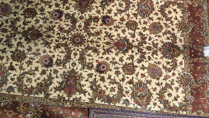 稲城市にて、ペルシャ絨毯買取をいたします。
